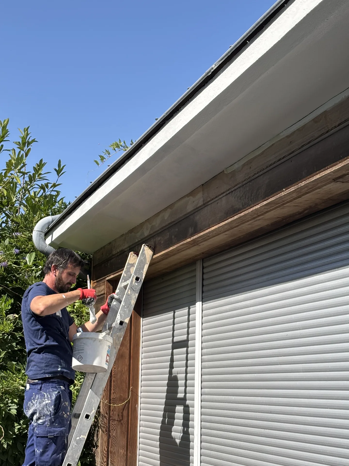 Rénovation et peinture d’une corniche extérieure